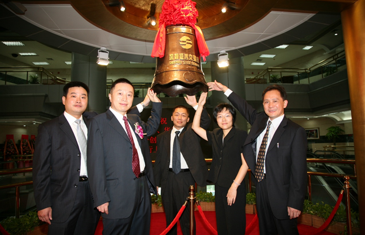 坚定立足珠海发展 ag真人平台官方软件陈利浩获评20年突出贡献企业家