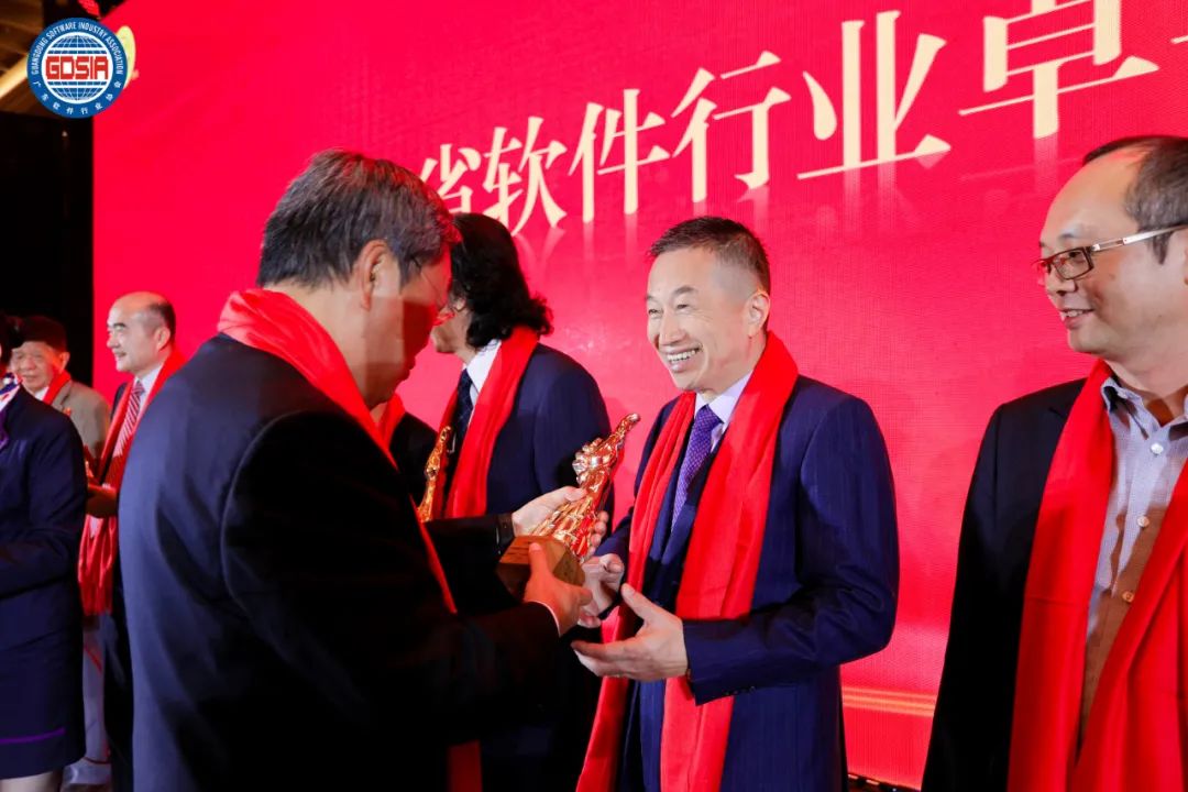 ag真人平台官方软件陈利浩荣获广东省软件行业“卓粤企业家”